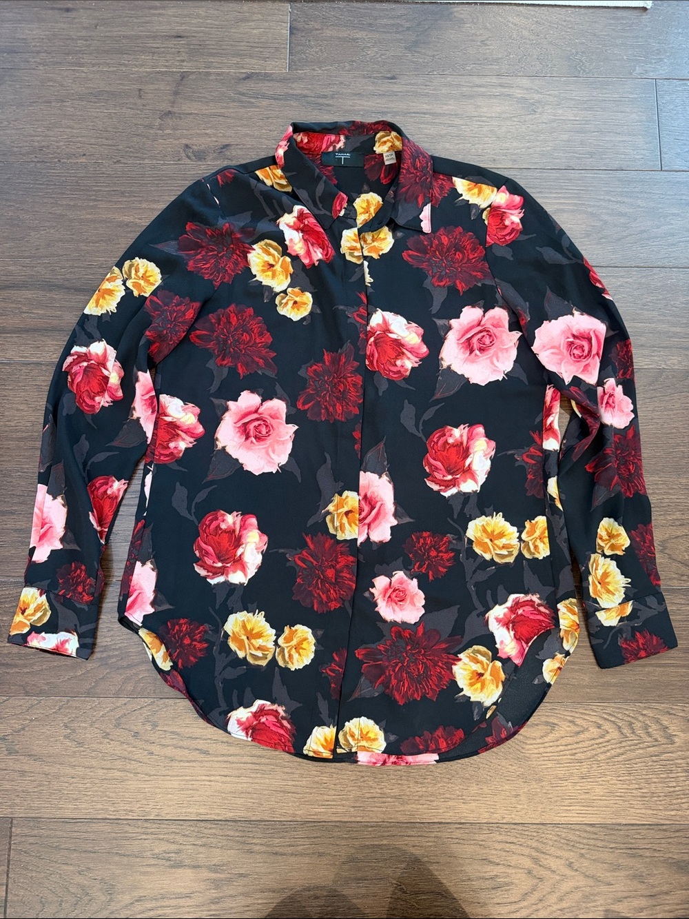 Tahari Black Button-Down Shirt in a Floral Print Size XS - C61-143